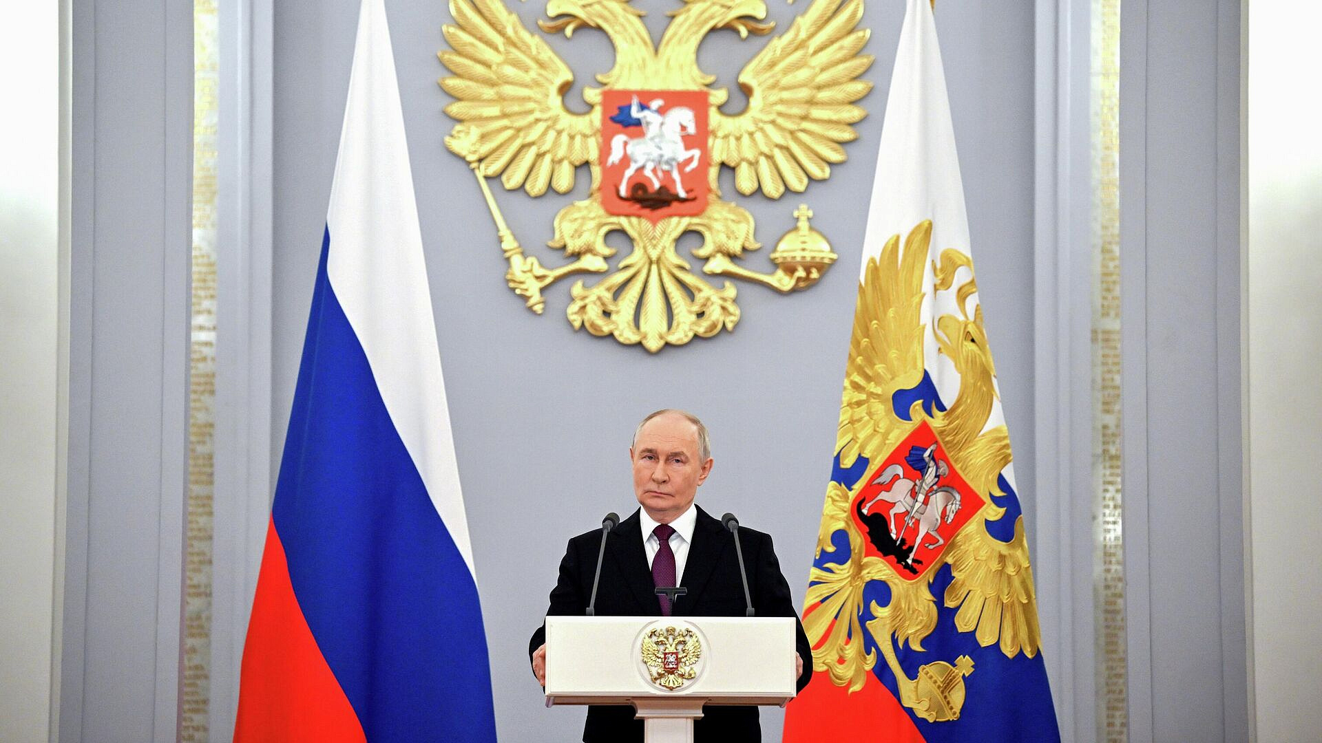 Россия не даст создать выгодные для врага условия переговоров, заявил Путин