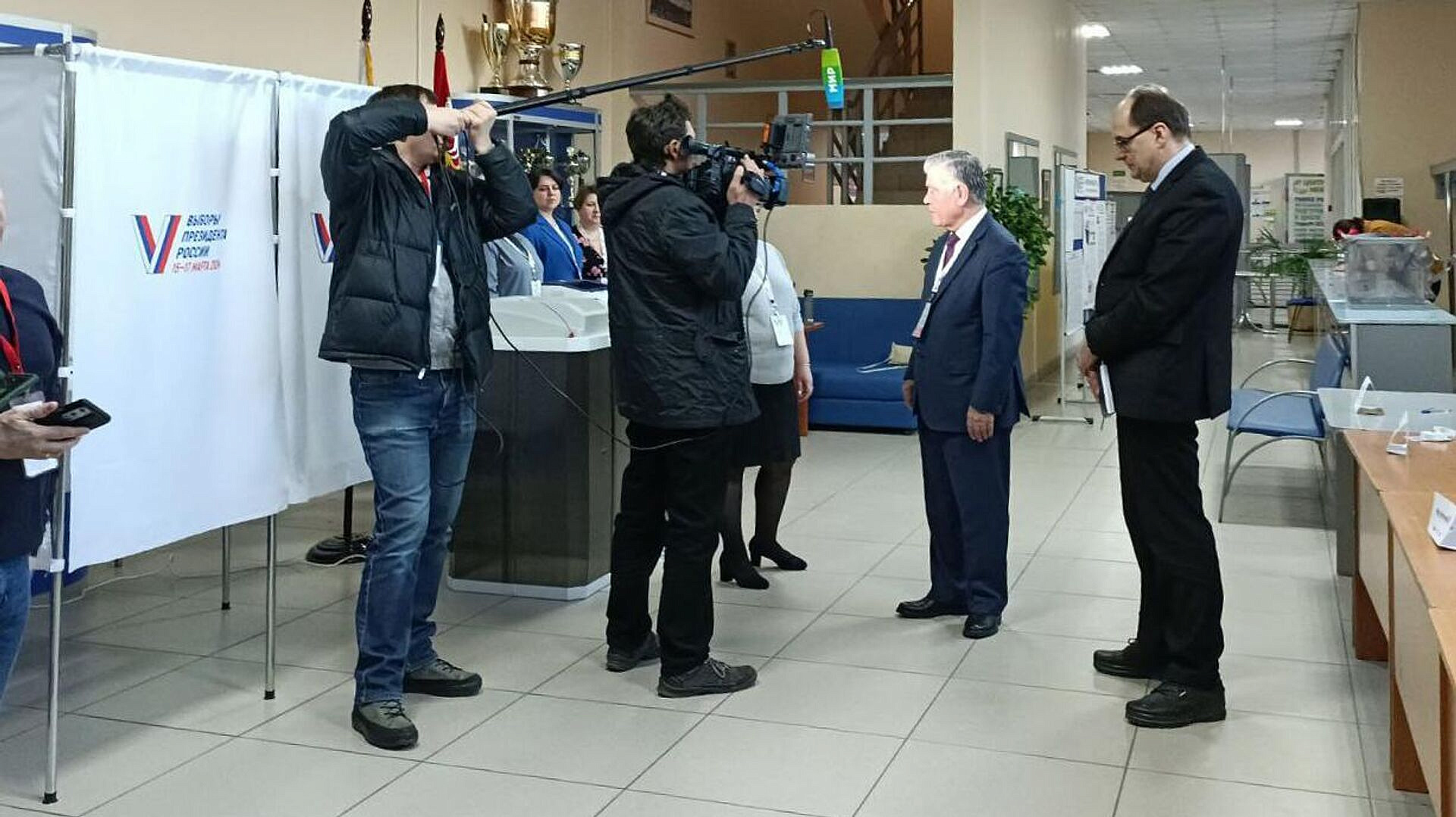 Миссия наблюдателей от СНГ посетила избирательный участок в Подмосковье