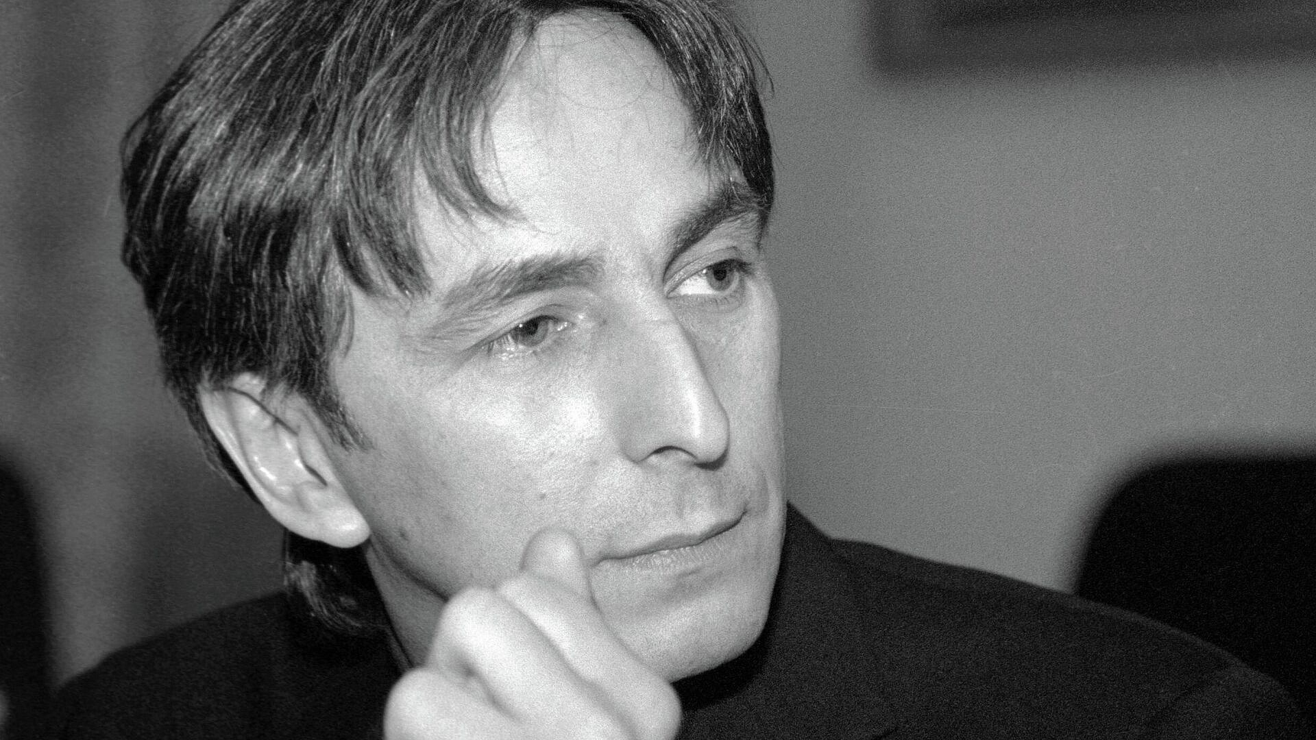 Джабраилов передал в московский музей почти 200 картин