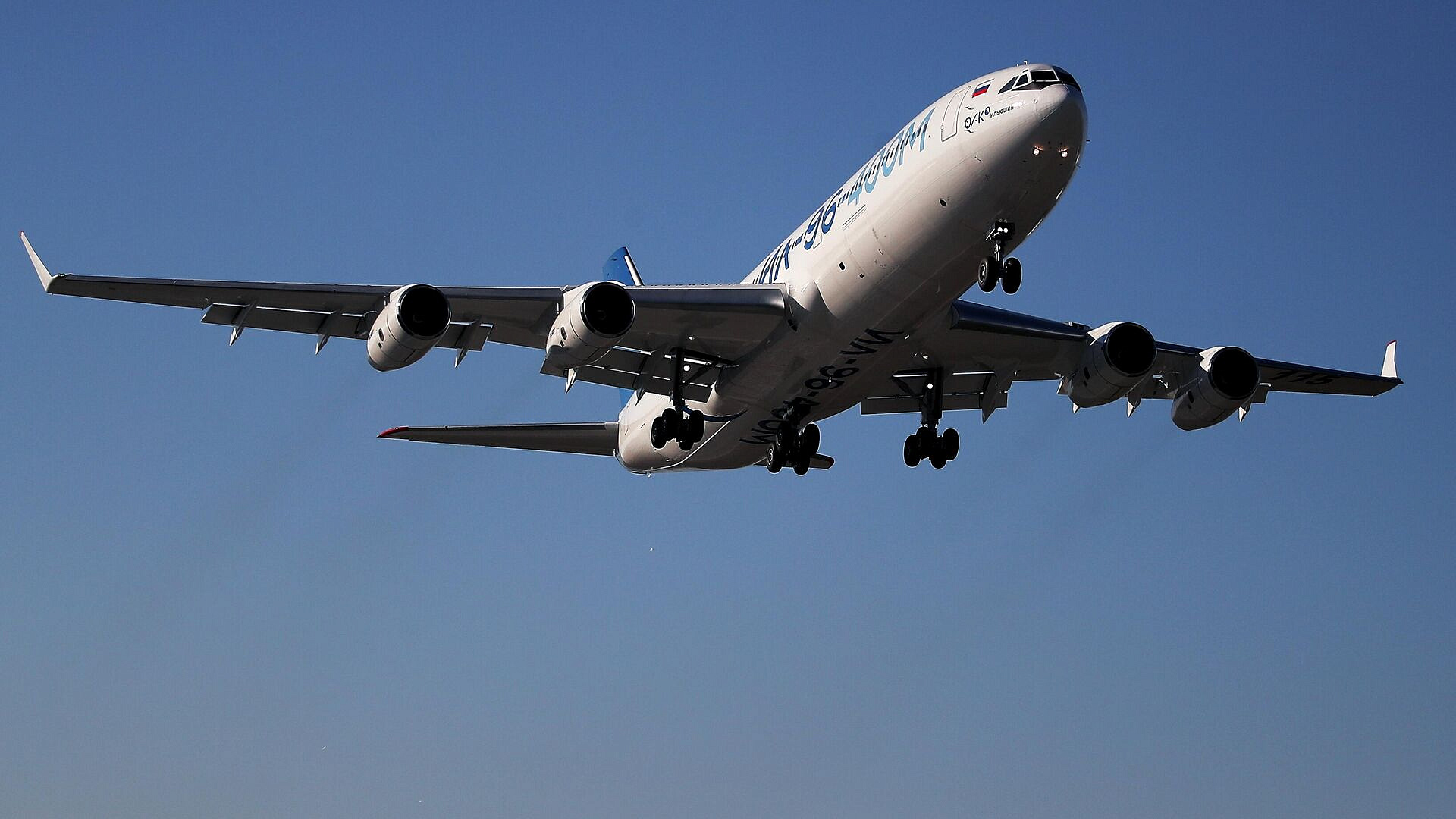 Мишустин заявил о важности массового выпуска всех типов самолетов