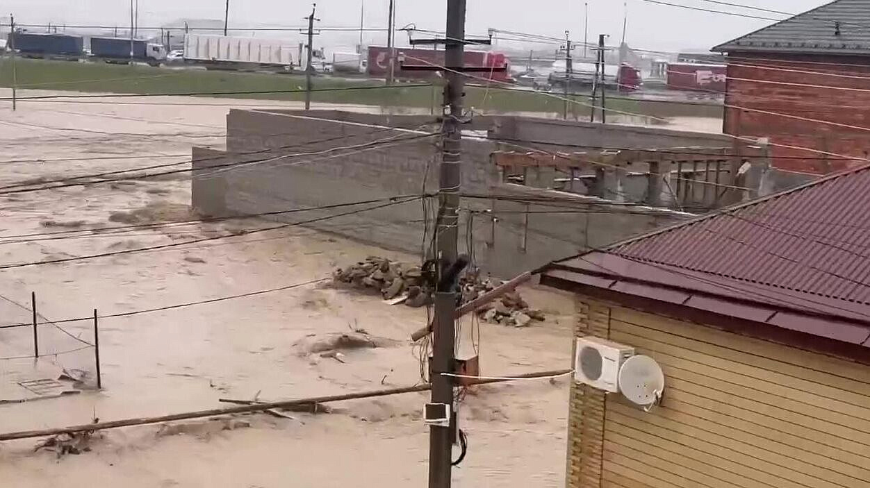 В Дагестане организовали вывоз пассажиров с подтопленных ж/д станций