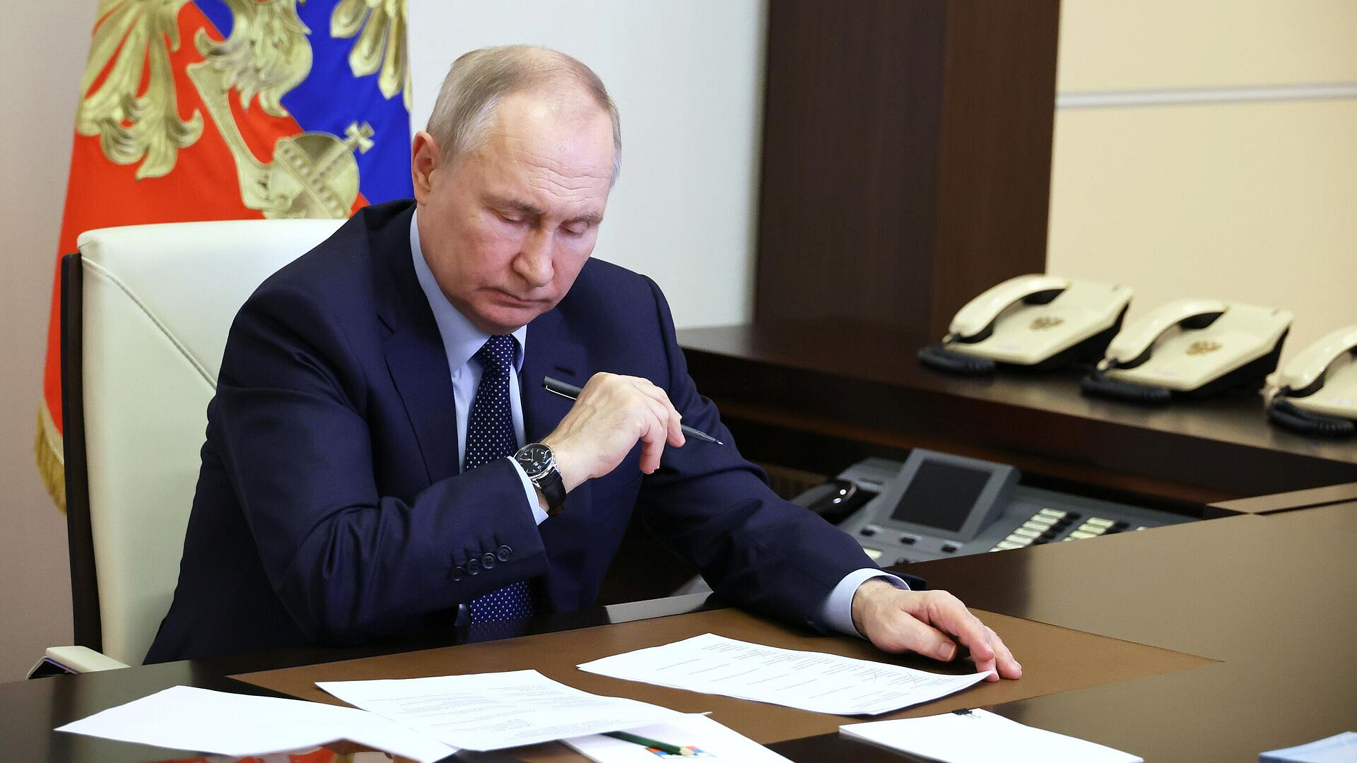 Путин подписал закон об уголовной ответственности для дропперов