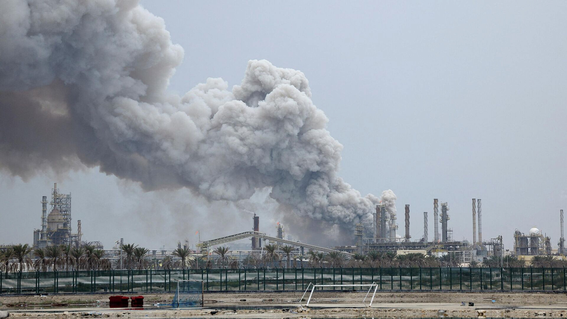 Власти Ирана заявили о стабилизации после ударов по нефтехранилищам