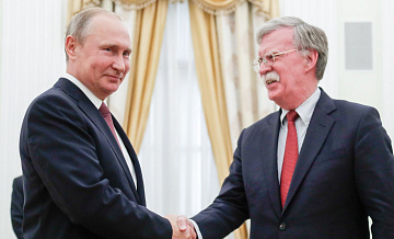 Джон Болтон начал ставить Путина в пример Трампу