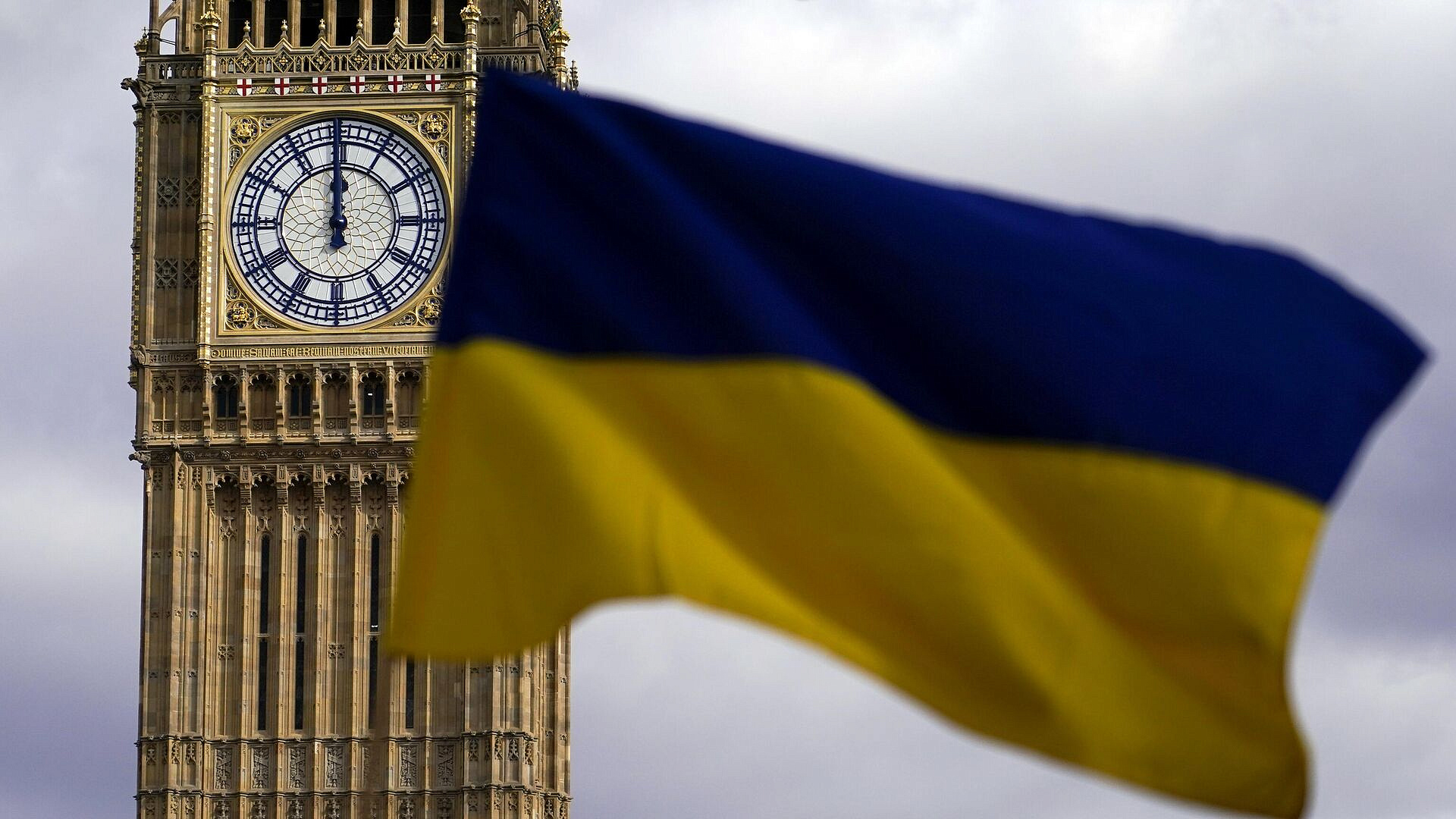 "Вы проиграли": в Британии разгорелся скандал из-за украинского флага