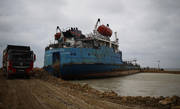 Танкер "Волгонефть-239" полностью утилизируют
