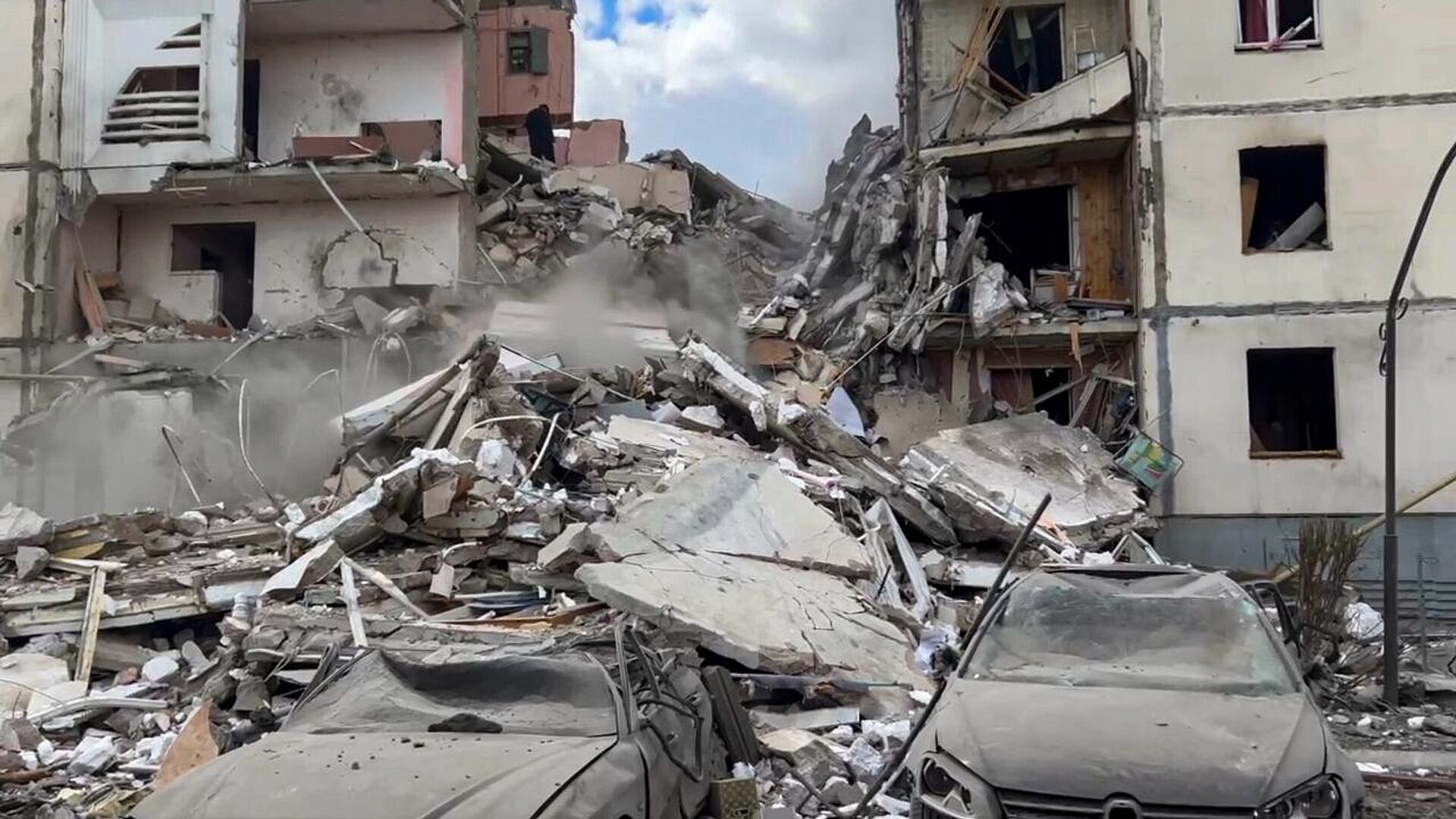 Жительница дома в Белгороде, попавшего под обстрел, рассказала про взрыв