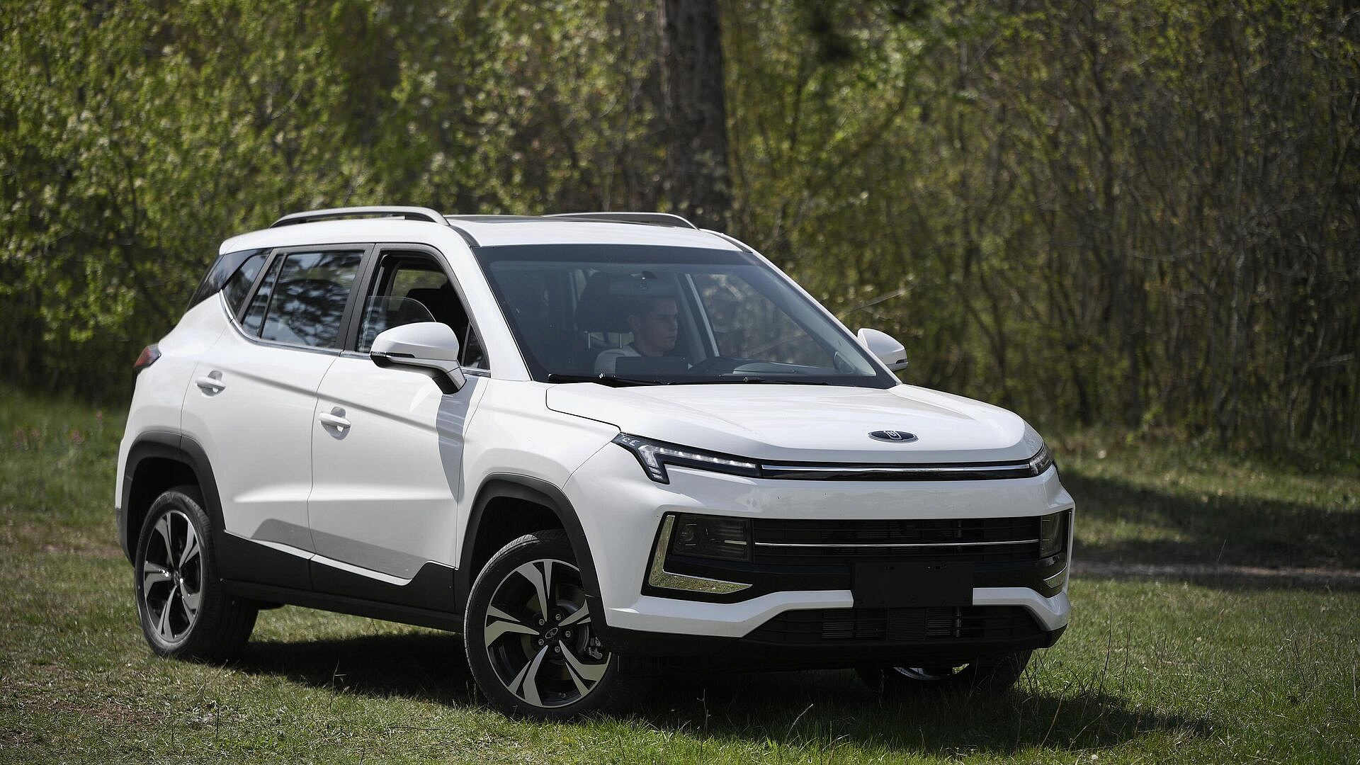 Названы самые доступные новые кроссоверы на российском авторынке