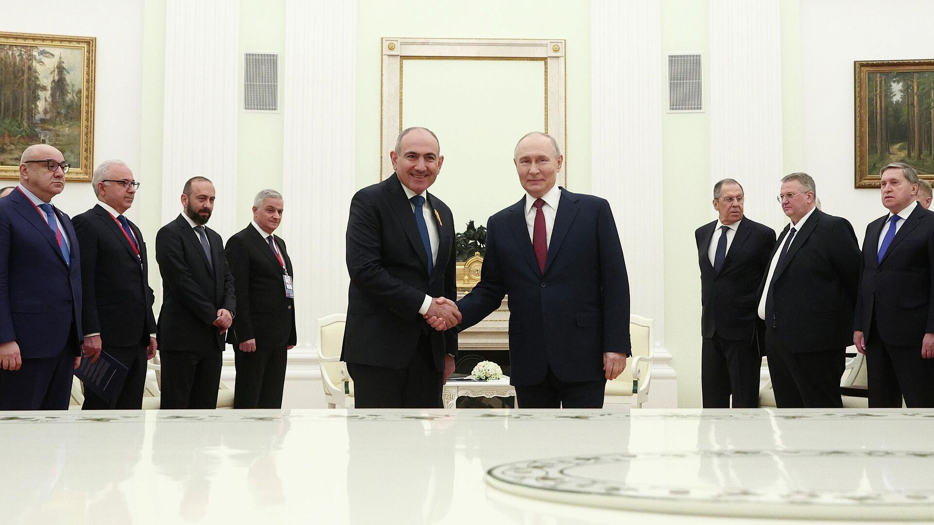 Переговоры Путина и Пашиняна были откровенными, заявил Песков