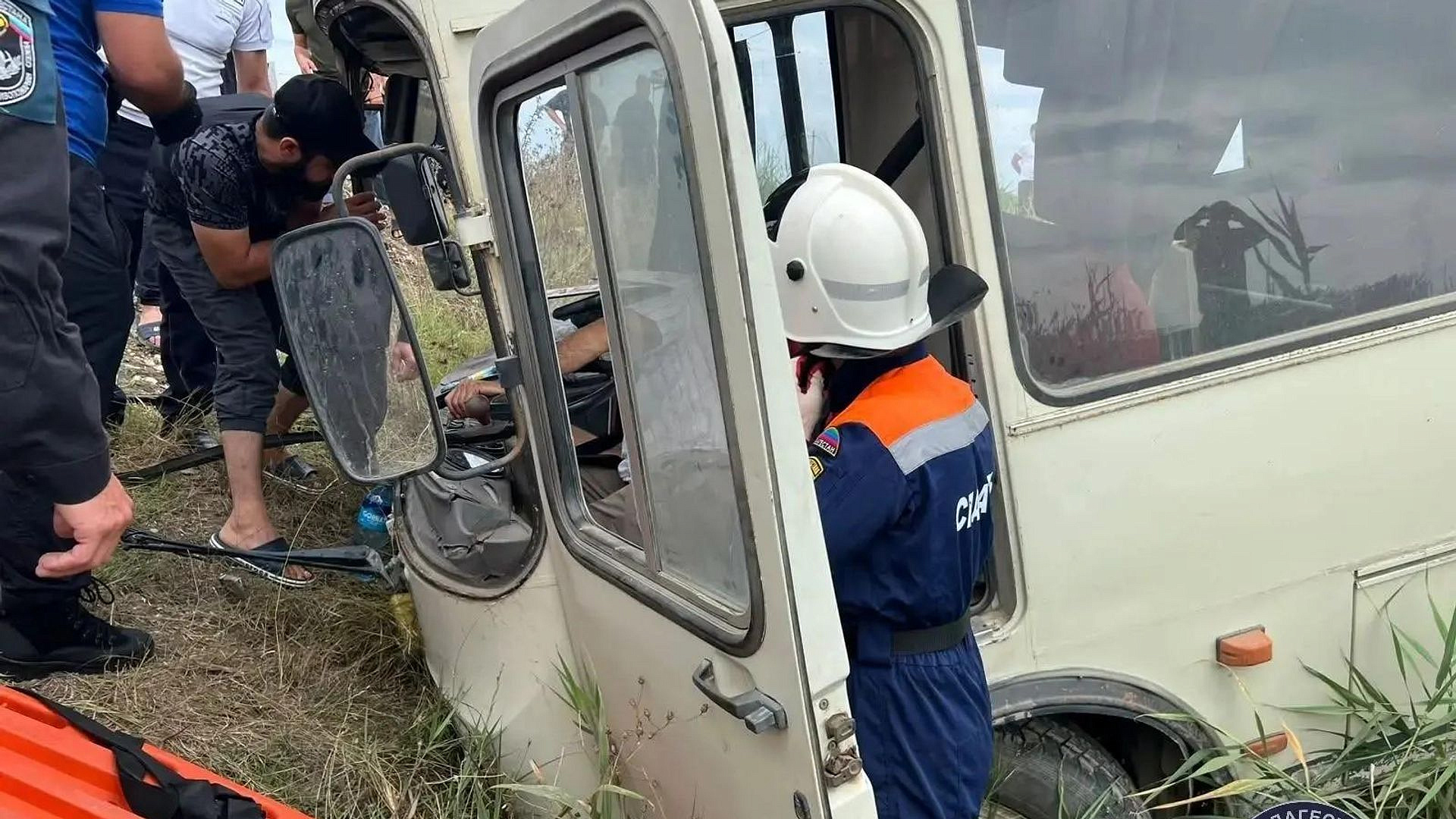 Автобус, съехавший в кювет в Дагестане, выполнял частную перевозку