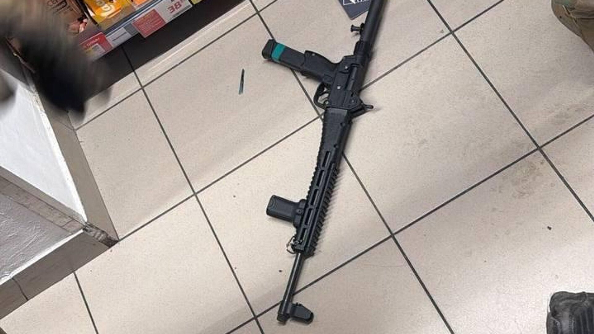 Стрелявший по людям в Киеве владел оружием легально, сообщили в МВД