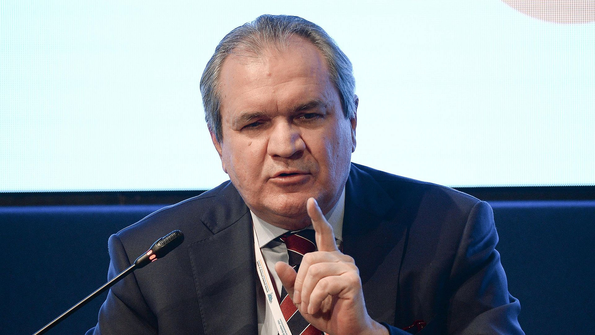 Иран показывает пример сопротивления Западу, заявил Фадеев