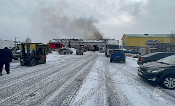 Пожар на складе в Красноярске локализовали