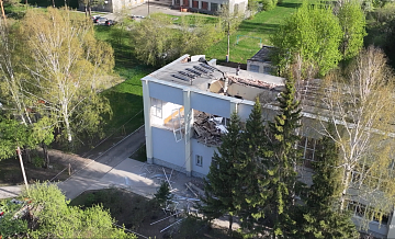 В Екатеринбурге оцепили территорию колледжа, где обрушилась кровля