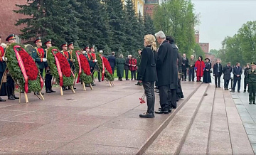Члены СТД возложили цветы к Могиле Неизвестного Солдата