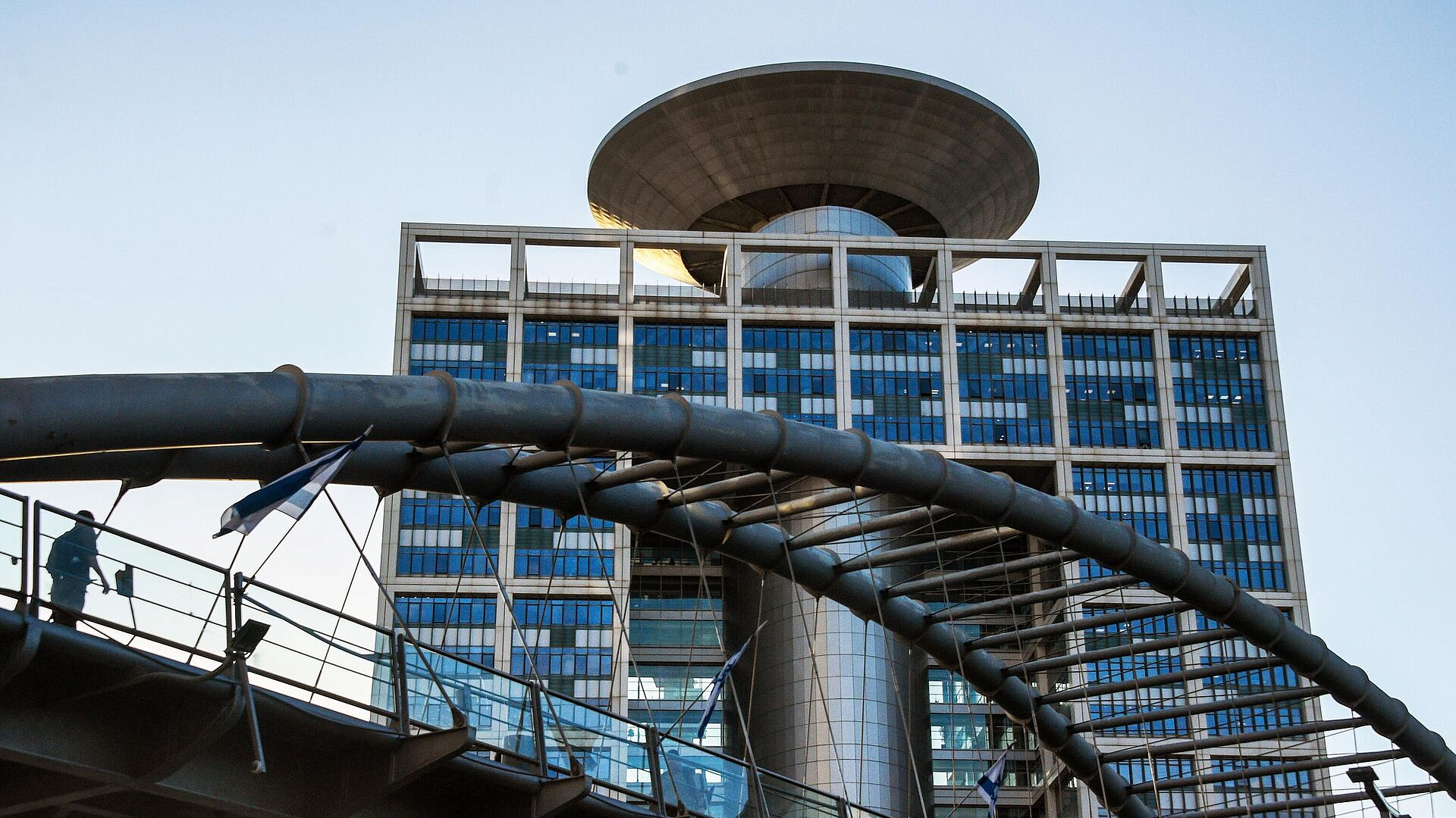 В Тель-Авиве у штаба Минобороны Израиля взорвался кассетный боеприпас