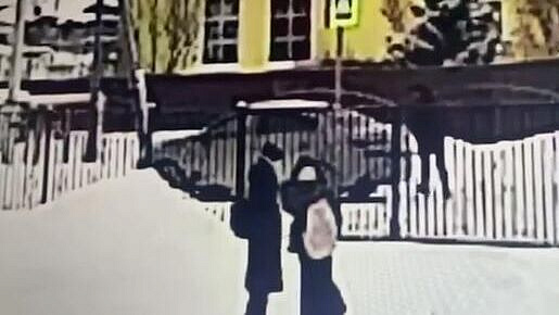 Найденную школьницу из тюменского села вернули в семью