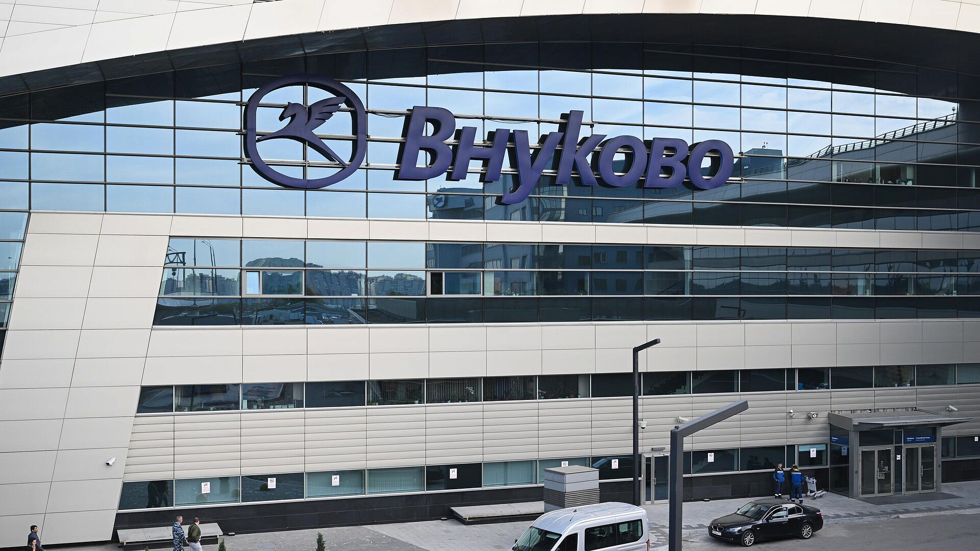 "Внуково" на фоне атаки БПЛА временно не принимает и не отправляет рейсы