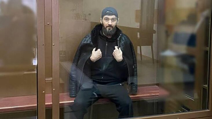 Бойца ММА, устроившего "спарринг" с памятником ветеранам МЧС, ждет суд