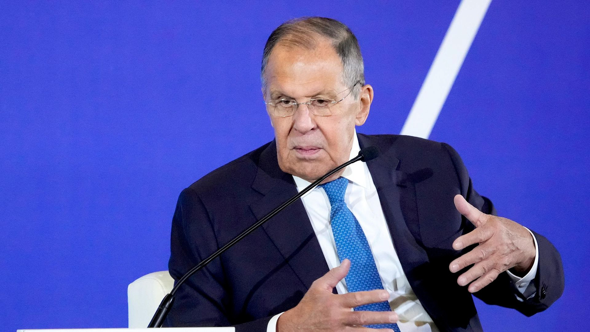 Россия не может получить результаты анализа Навального*, заявил Лавров