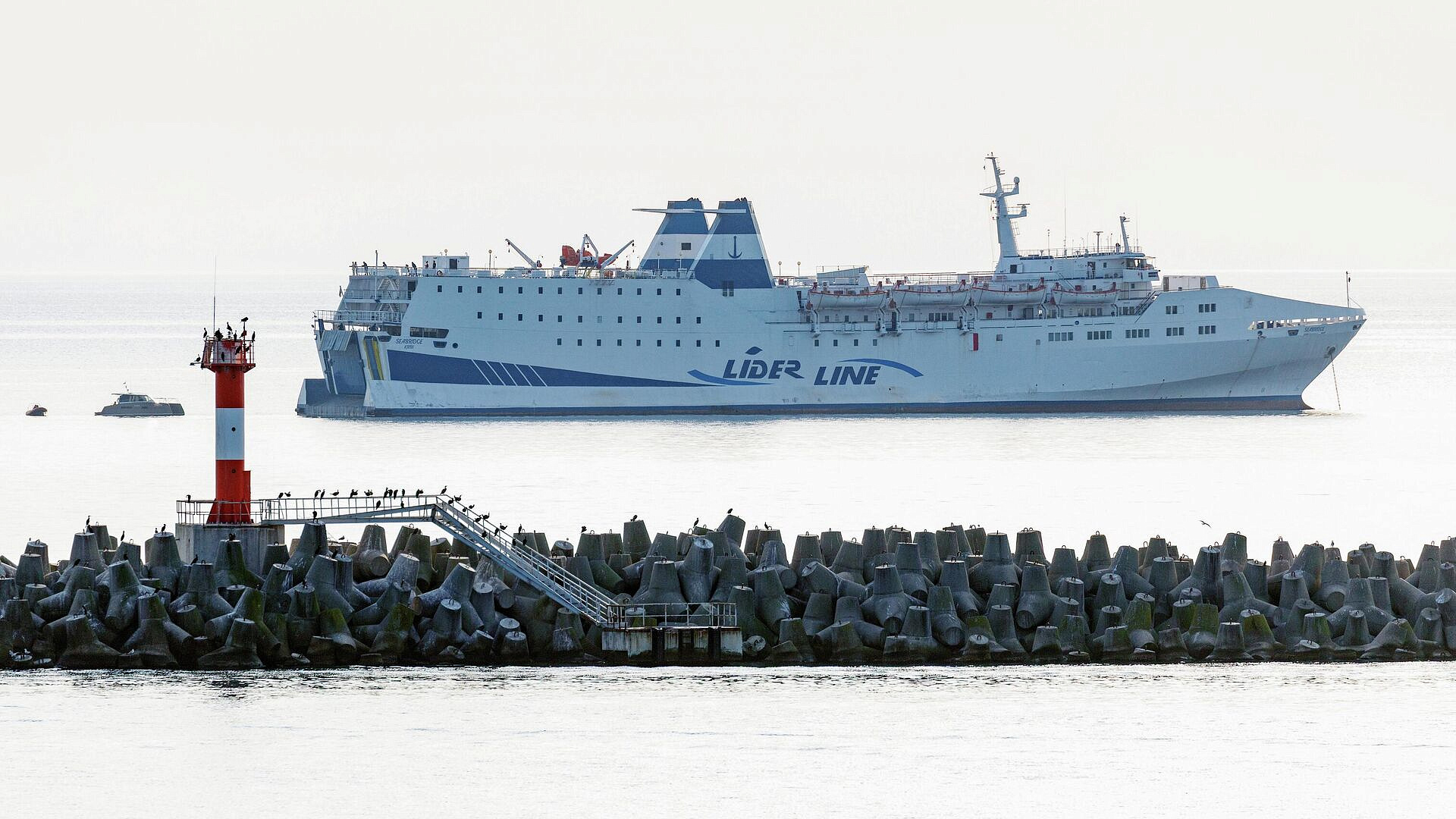 Пассажиры парома Трабзон — Сочи провели вторую ночь в море