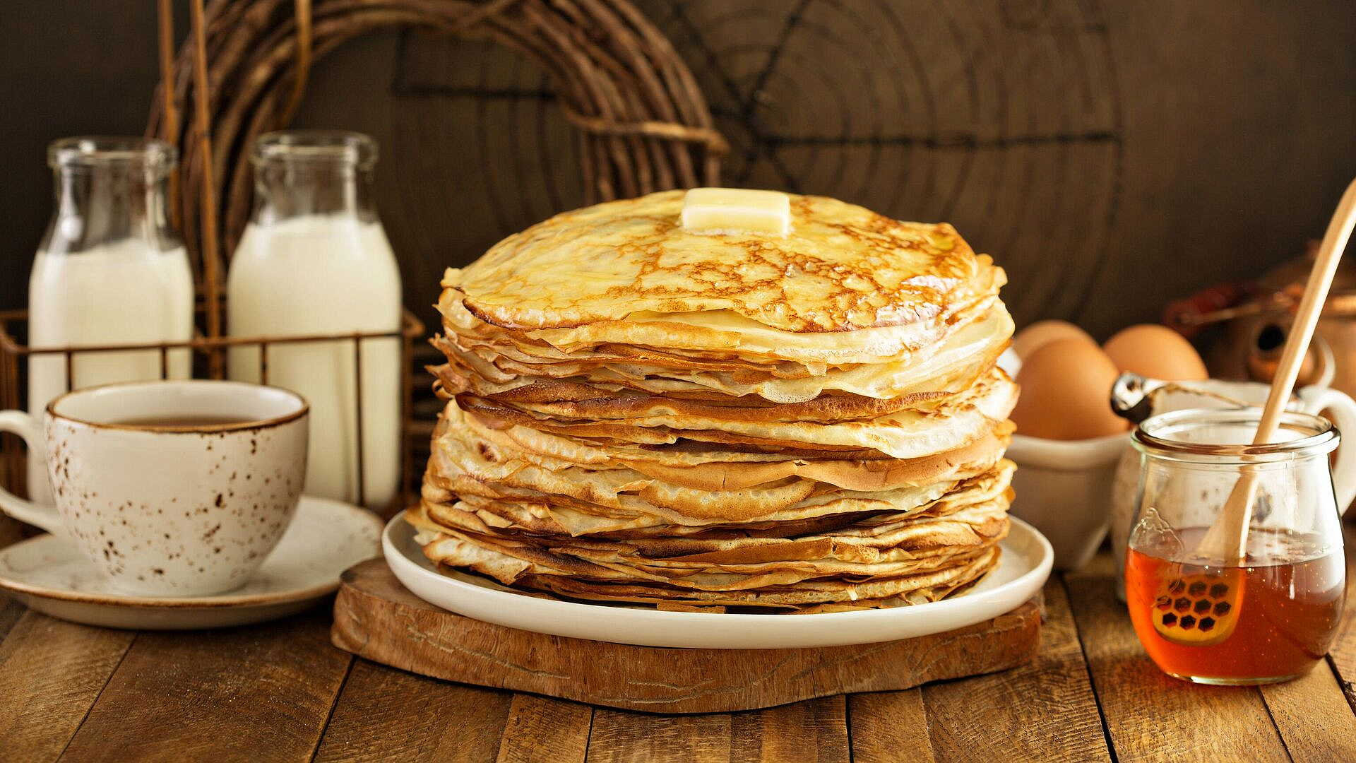 Игумен рассказал, позволяется ли алкоголь в Масленицу