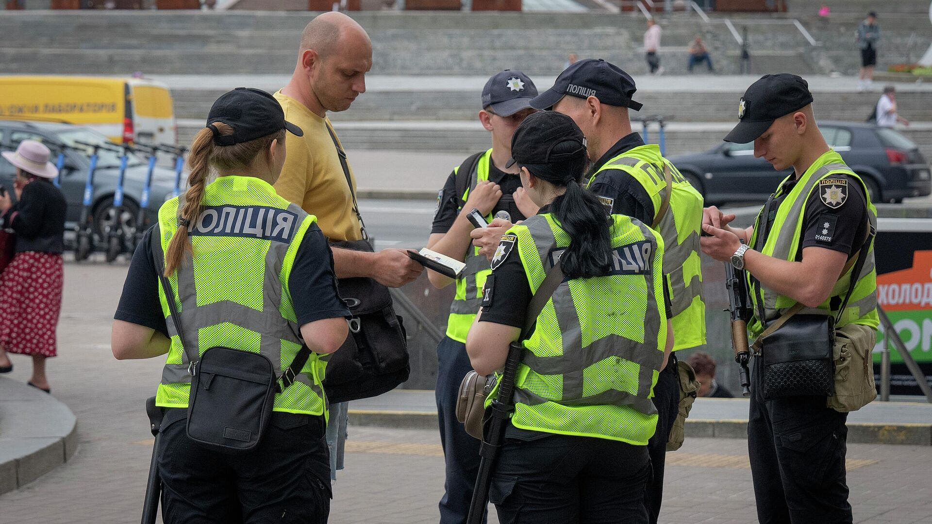 В Киеве сотрудники военкомата обстреляли автомобиль