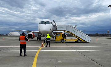 Пассажирам пришлось самим эвакуироваться с "Азимута", сообщила очевидец