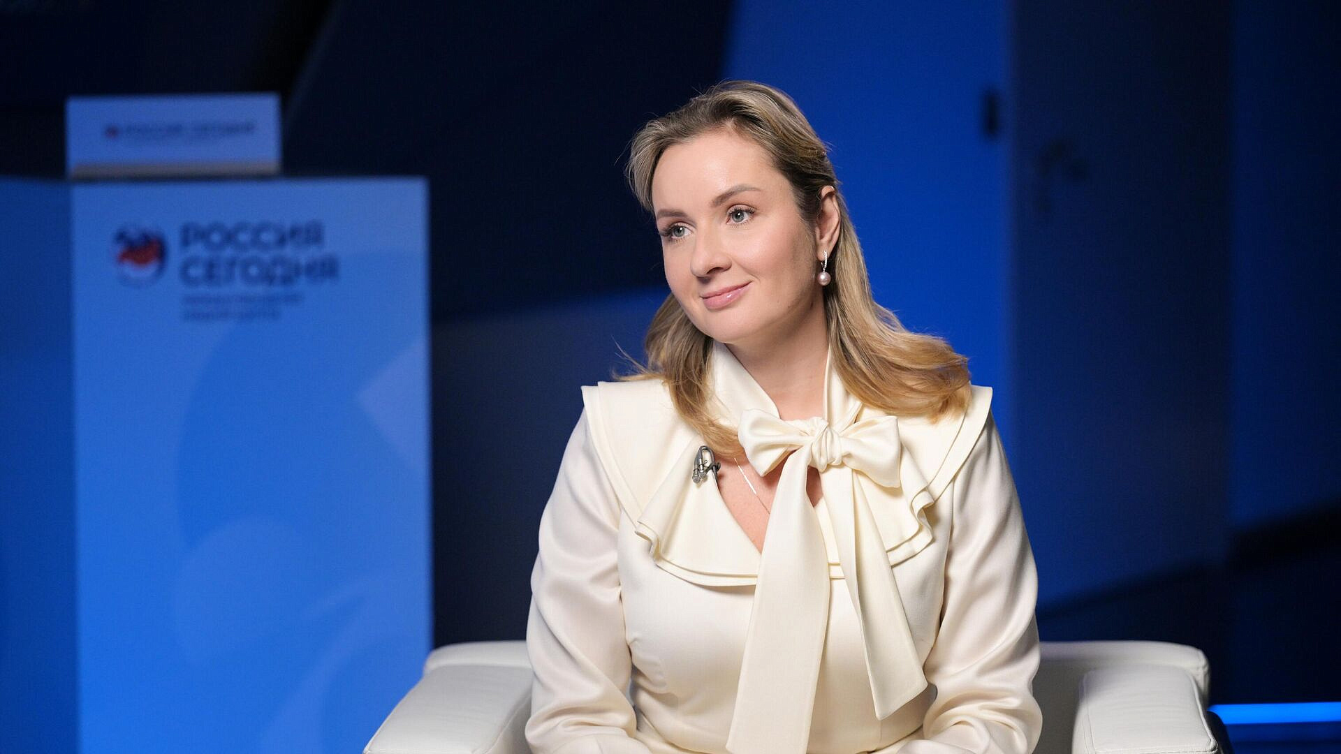 Львова-Белова предложит расширить программу "Дети в семье"