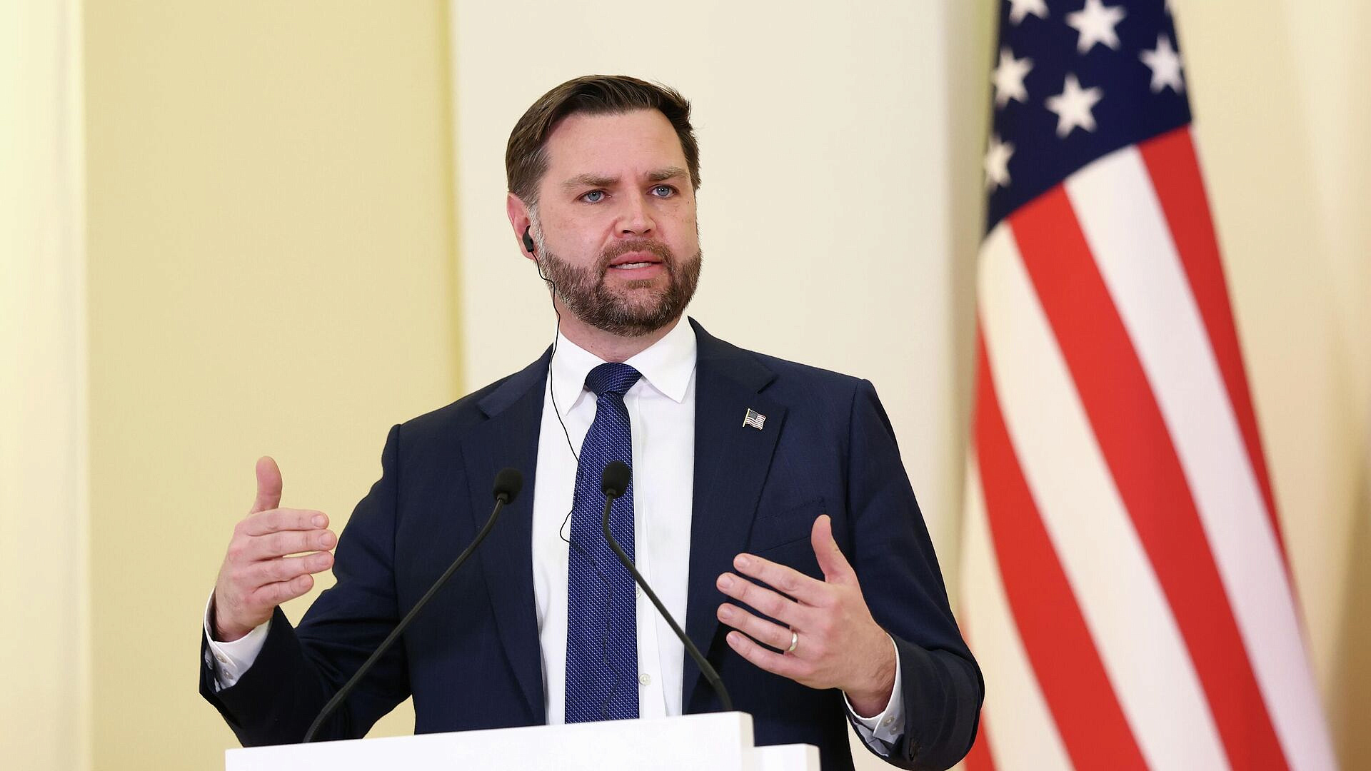 Вэнс может посетить Венгрию в апреле, сообщают СМИ