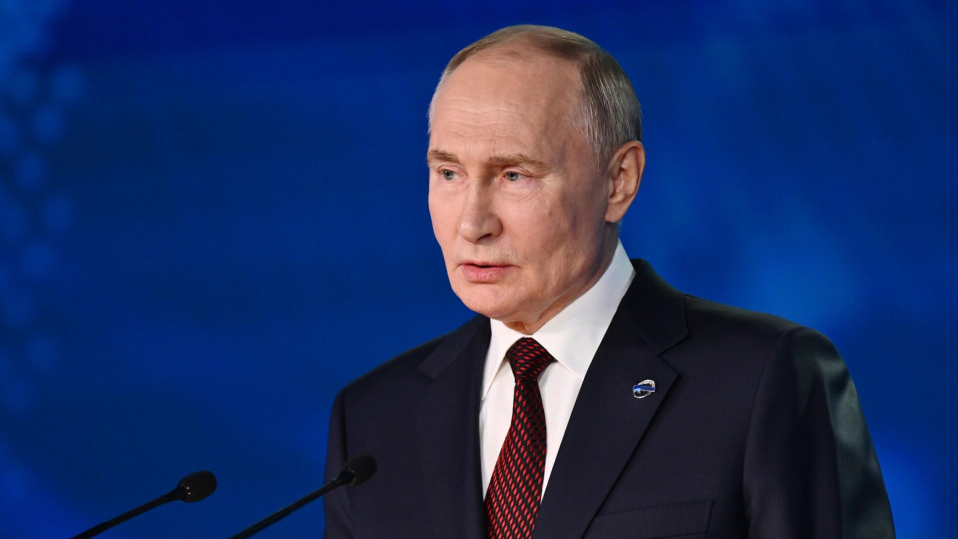 Путин отметил сложное отношение к советскому периоду