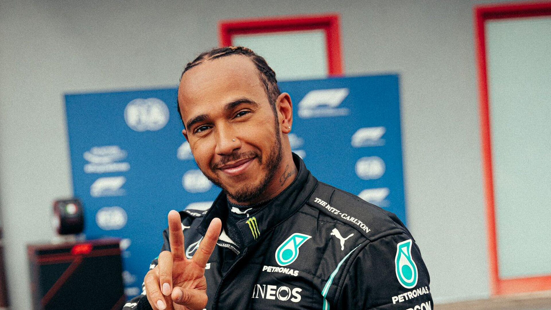 Хэмилтон показал лучшее время на предсезонных тестах "Формулы-1"