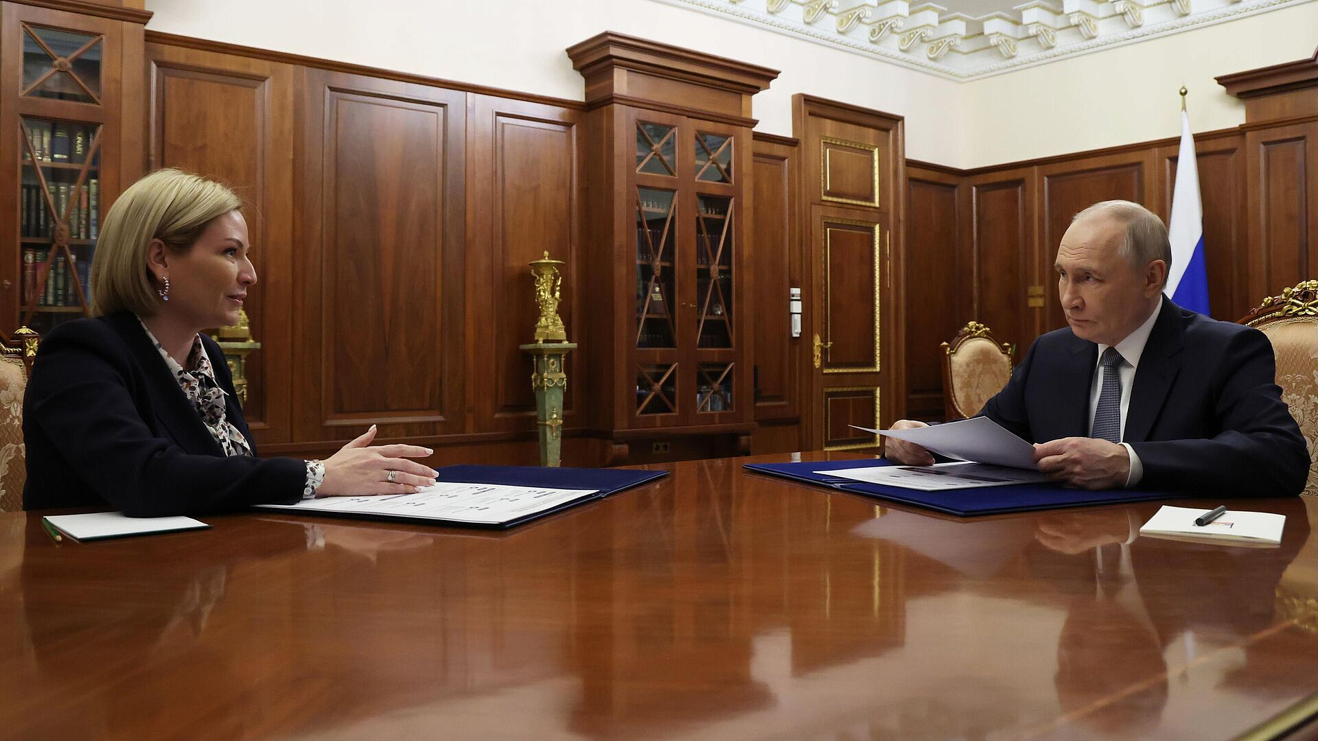 Путин поблагодарил работников музеев за поддержку коллег в Судже