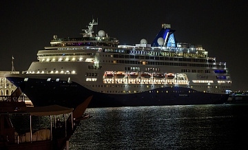 На круизном лайнере около Дохи остается 60 россиян, рассказала туристка