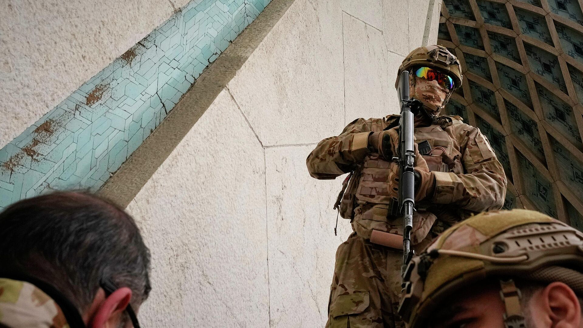 Иранские военные атаковали базы США на Ближнем Востоке