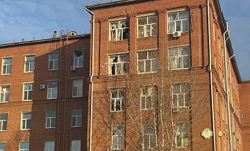 После повреждения окон в больнице Энгельса перераспределили пациентов