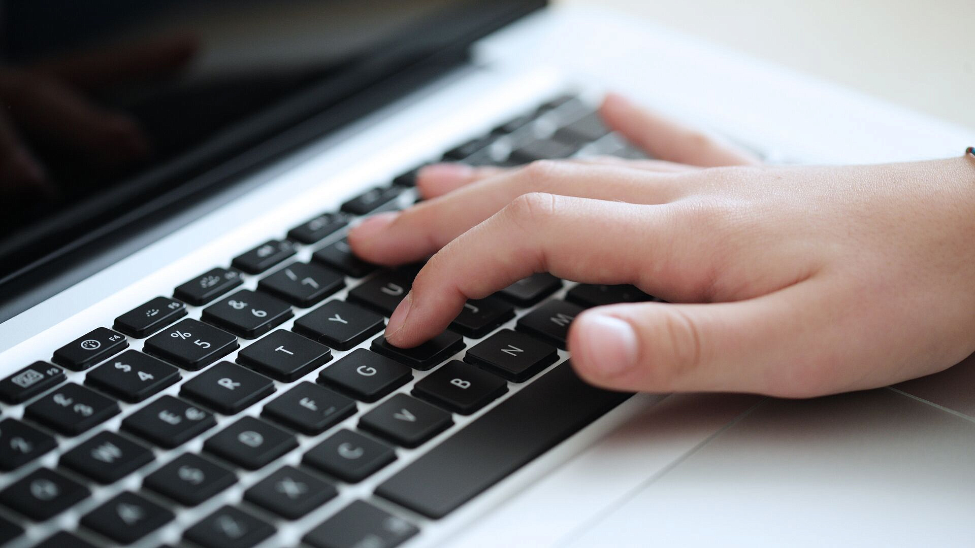 В Москве девочка отдала мошенникам деньги, отложенные на обучение