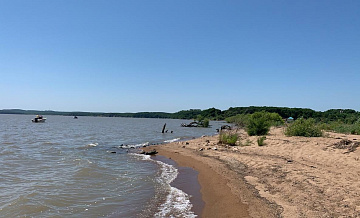 В Приморье начали проверку после видео со сливом жидкости в озеро Ханка 