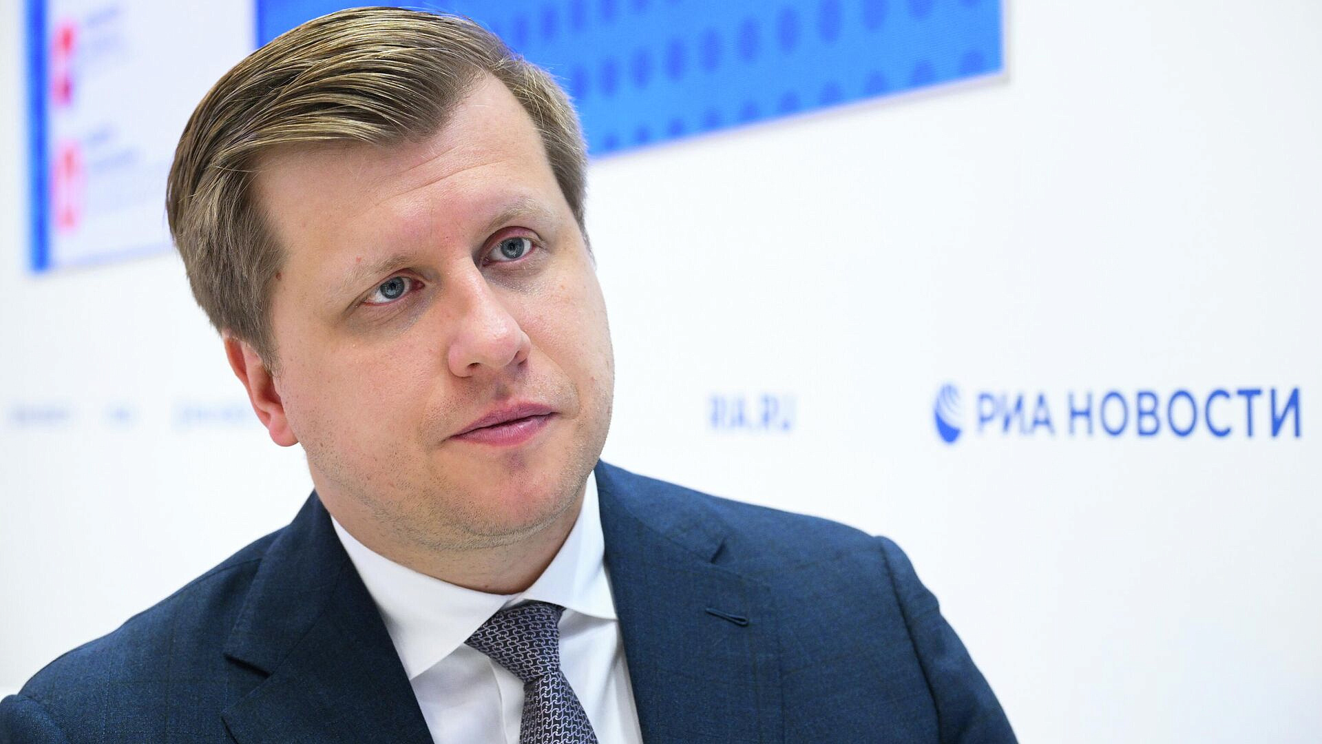 Гарбузов подписал меморандум с индийской фармкорпорацией на ПМЭФ