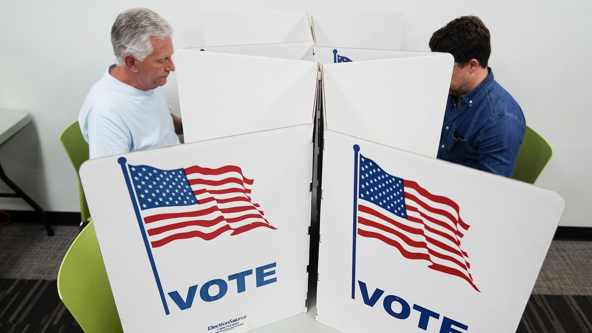 Американцы обеспокоены риском насилия после выборы, показал опрос