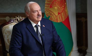 Лукашенко передал белорусским биатлонистам сало в качестве "допинга"