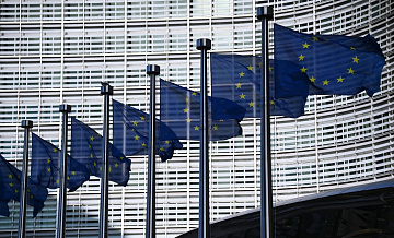 ЕС пытается затруднять поставки нефти России в третьи страны, заявил МИД