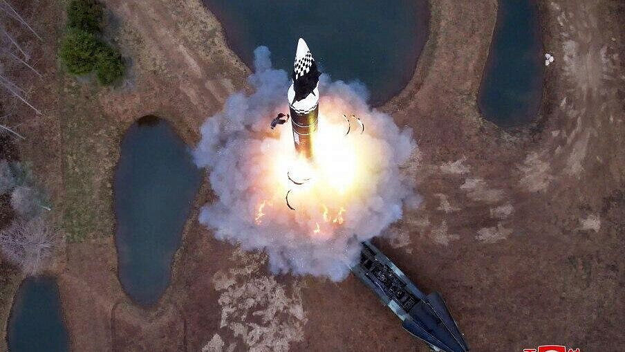 Запущенная КНДР ракета была межконтинентальной, заявило минобороны Японии