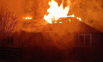 Пожар в красноярском селе Таежное локализовали на 900 квадратах