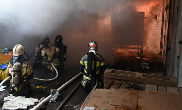 В Ростове-на-Дону вспыхнул пожар на складе с электрооборудованием