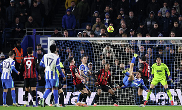 "Брайтон" благодаря голу Костуласа через себя избежал поражения в матче АПЛ