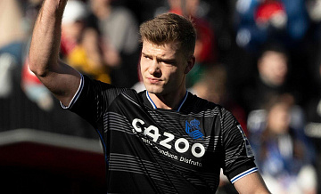 Футболист "Атлетико" Сёрлот покинул поле на носилках