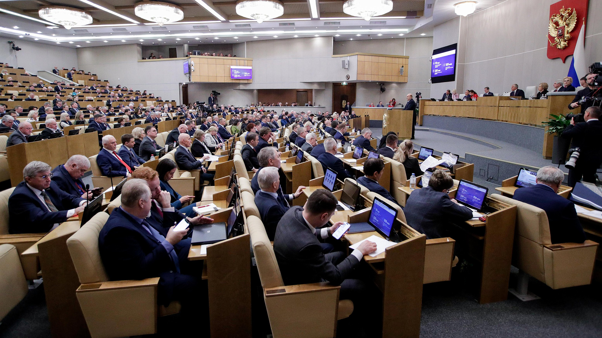 Мишустин рассказал о мерах поддержки семей в России