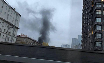 В Москве загорелся автосервис