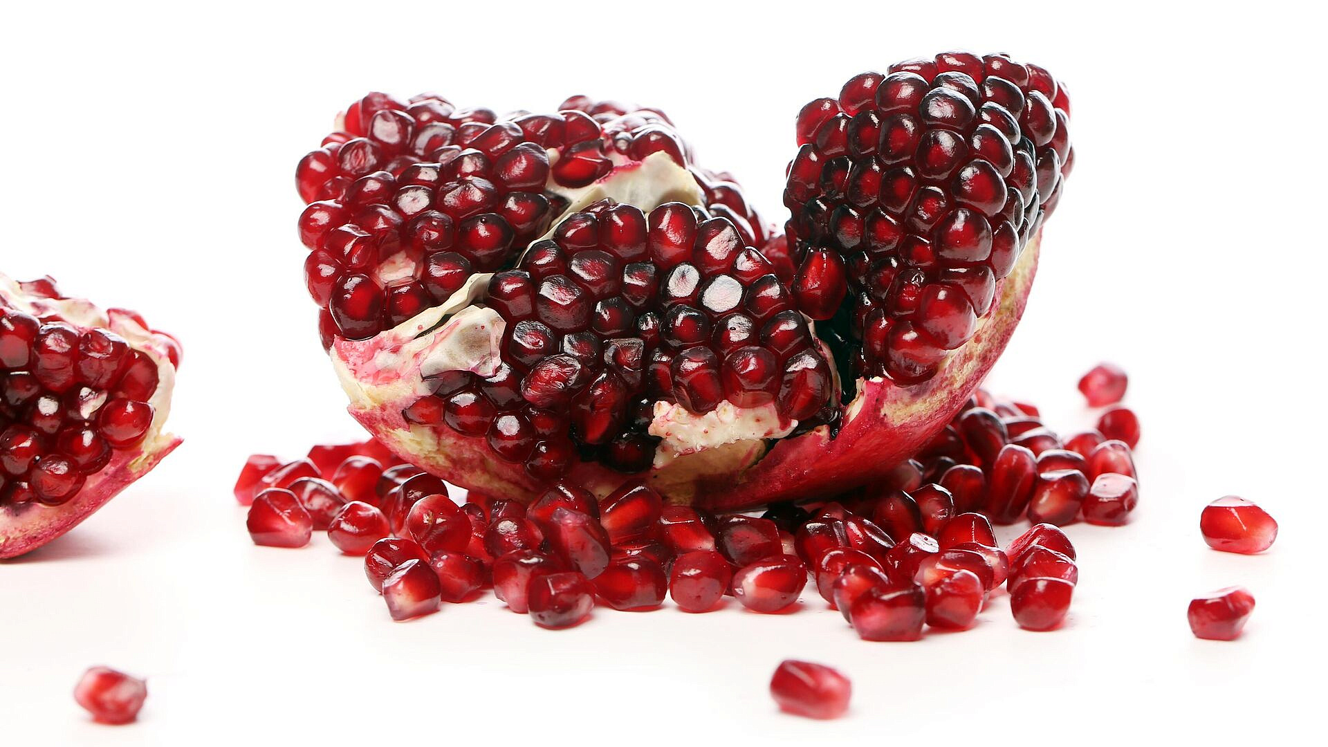 Спасает кишечник и убивает инфекции: за что россияне обожают гранат